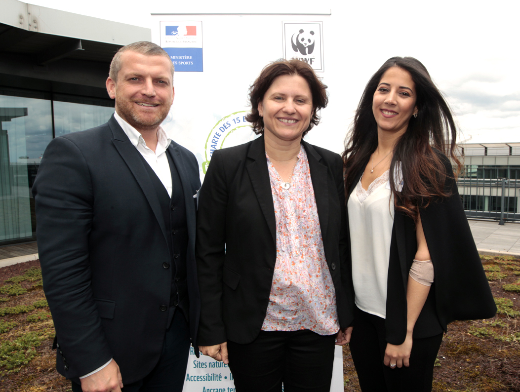 Paris, 13 juin 2019 - Le Fondaction du Football et la Danone Nations Cup reçus au Ministère des Sports (Roxana Maracineanu, Ministre des Sports, Guillaume Naslin, Délégué Général du Fondaction du Football (à gauche), Shanaiz Ounissi, Danone Produits Frais France (à droite))